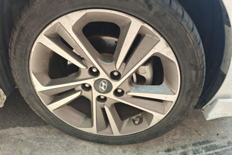 Used Hyundai Elantra (6th Generation / Lingdong) 2016 1.6L Automatic ZhiXuan – Elite Version Right Front Wheel Hub