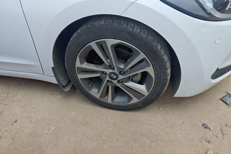 Used Hyundai Elantra (6th Generation / Lingdong) 2016 1.6L Automatic ZhiXuan – Elite Version Right Front Wheel Hub