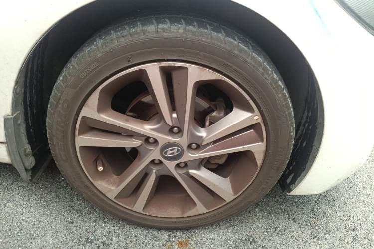 Used Hyundai Elantra (6th Generation / Lingdong) 2016 1.6L Automatic ZhiXuan – Elite Version Right Front Wheel Hub