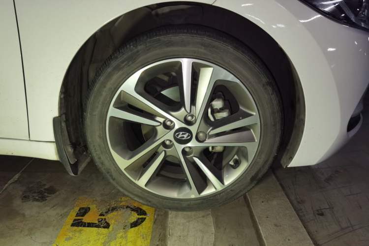 Used Hyundai Elantra (6th Generation / Lingdong) 2016 1.6L Automatic ZhiXuan – Elite Version Right Front Wheel Hub
