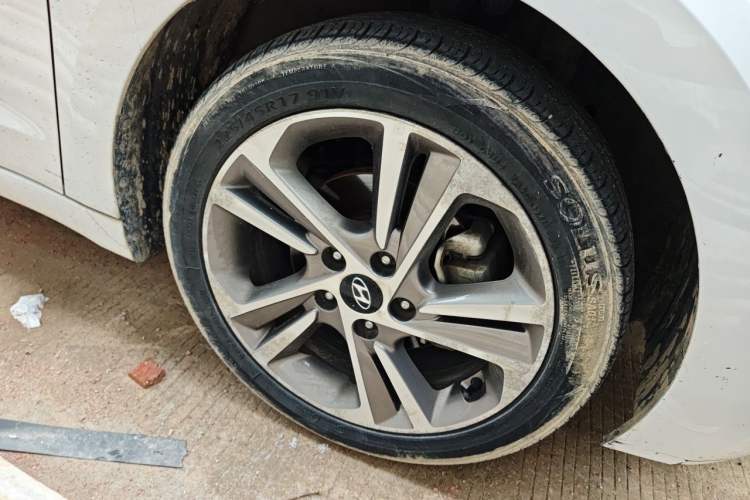 Used Hyundai Elantra (6th Generation / Lingdong) 2016 1.6L Automatic ZhiXuan – Elite Version Right Front Wheel Hub