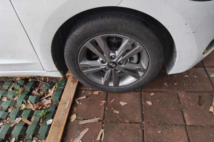 Used Hyundai Elantra (6th Generation / Lingdong) 2016 1.6L Manual ZhiXuan·Youth Edition Right Front Wheel Hub