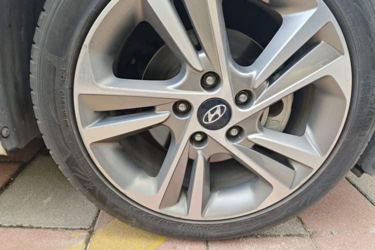 Used Hyundai Elantra (6th Generation / Lingdong) 2016 1.6L Automatic ZhiXuan – Elite Version Right Front Wheel Hub