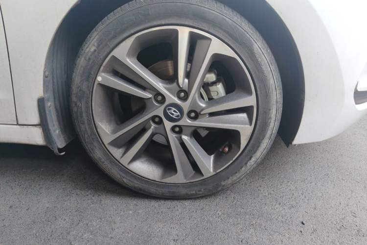 Used Hyundai Elantra (6th Generation / Lingdong) 2016 1.6L Automatic ZhiXuan – Elite Version Right Front Wheel Hub