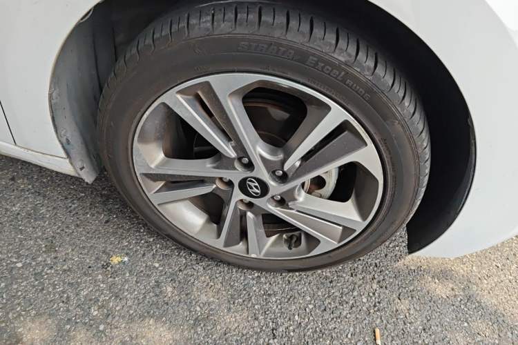 Used Hyundai Elantra (6th Generation / Lingdong) 2016 1.6L Automatic ZhiXuan – Elite Version Right Front Wheel Hub