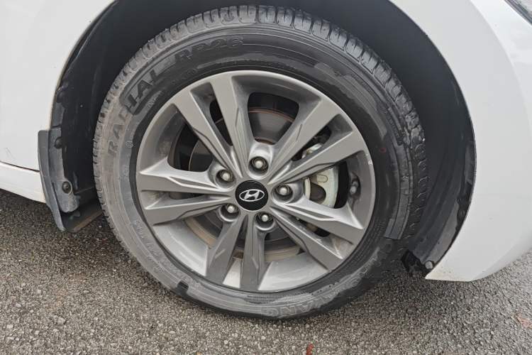 Used Hyundai Elantra (6th Generation / Lingdong) 2016 1.6L Manual ZhiXuan·Youth Edition Right Front Wheel Hub