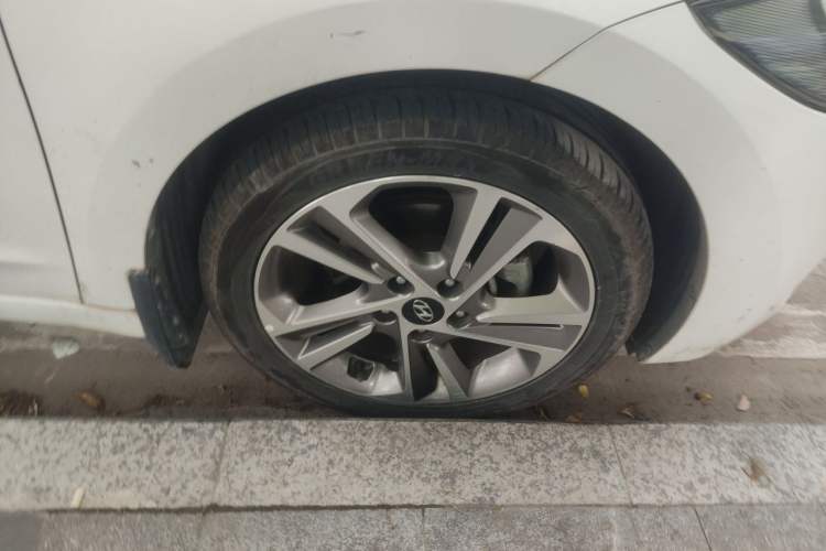 Used Hyundai Elantra (6th Generation / Lingdong) 2016 1.6L Automatic ZhiXuan – Elite Version Right Front Wheel Hub