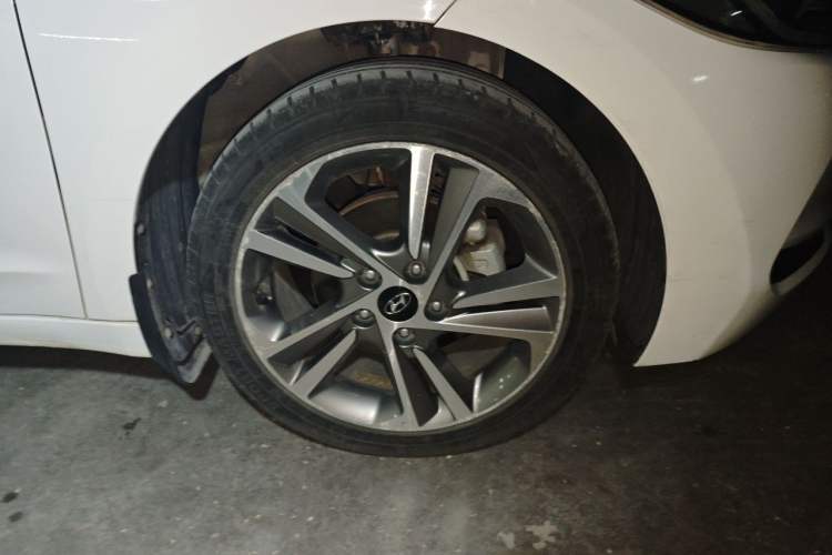 Used Hyundai Elantra (6th Generation / Lingdong) 2016 1.6L Automatic ZhiXuan – Elite Version Right Front Wheel Hub