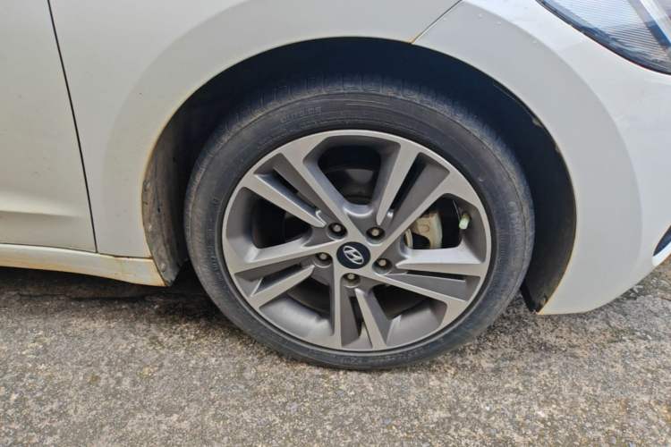 Used Hyundai Elantra (6th Generation / Lingdong) 2016 1.6L Automatic ZhiXuan – Elite Version Right Front Wheel Hub