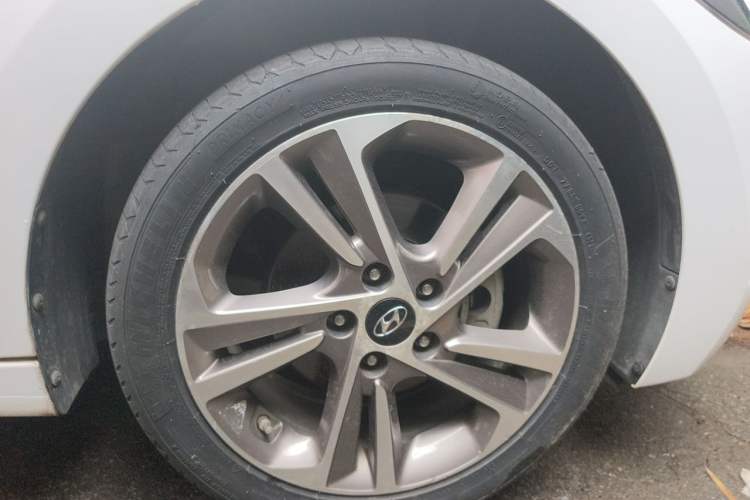 Used Hyundai Elantra (6th Generation / Lingdong) 2016 1.6L Automatic ZhiXuan – Elite Version Right Front Wheel Hub