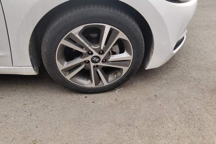 Used Hyundai Elantra (6th Generation / Lingdong) 2016 1.6L Automatic ZhiXuan – Elite Version Right Front Wheel Hub