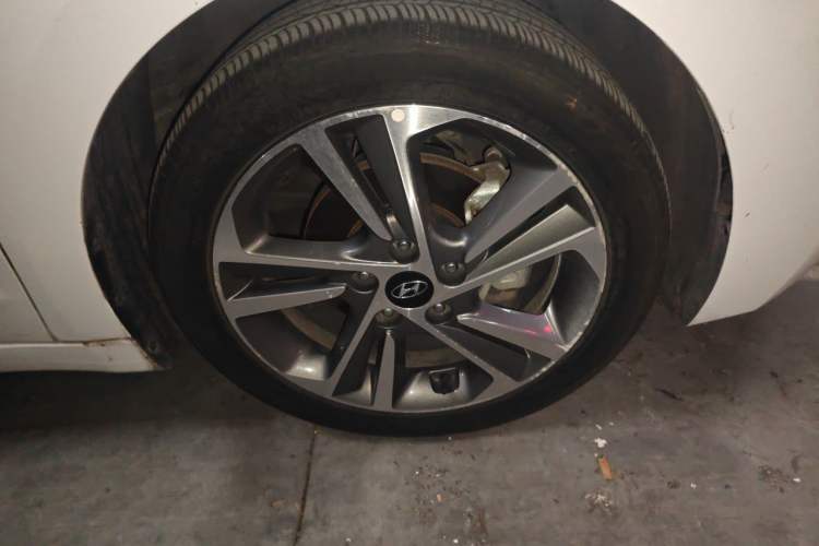 Used Hyundai Elantra (6th Generation / Lingdong) 2016 1.6L Automatic ZhiXuan – Elite Version Right Front Wheel Hub