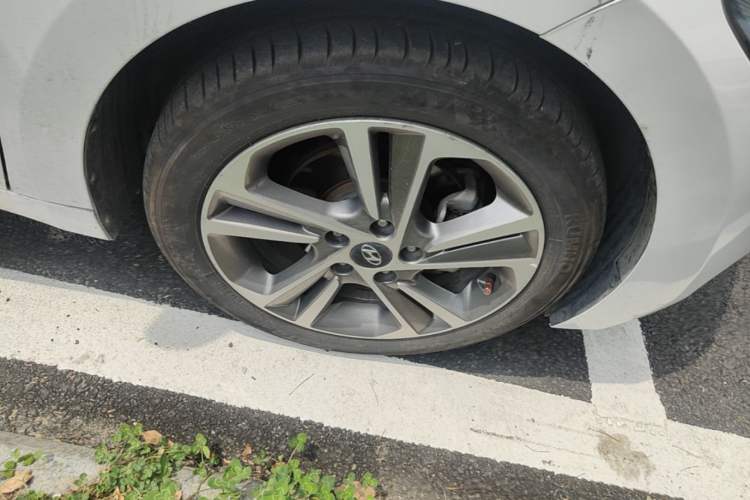 Used Hyundai Elantra (6th Generation / Lingdong) 2016 1.6L Automatic ZhiXuan – Elite Version Right Front Wheel Hub