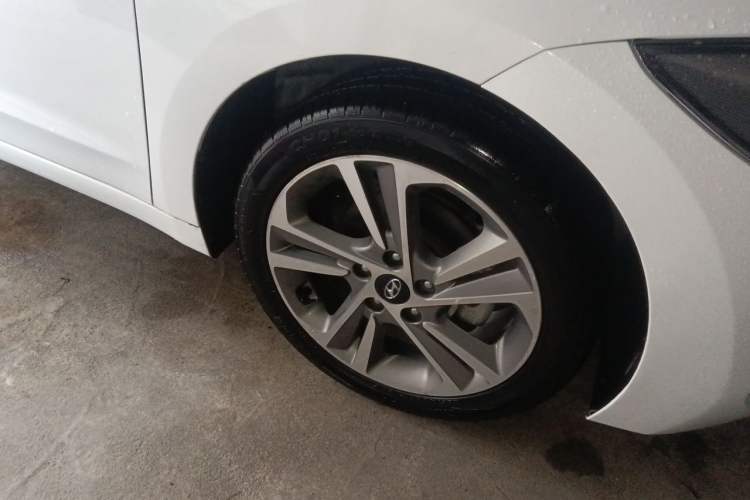 Used Hyundai Elantra (6th Generation / Lingdong) 2016 1.6L Automatic ZhiXuan – Elite Version Right Front Wheel Hub