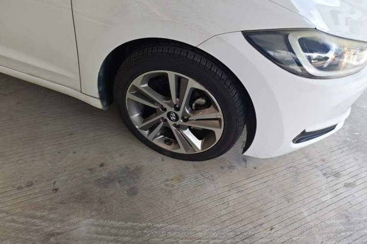 Used Hyundai Elantra (6th Generation / Lingdong) 2016 1.6L Automatic ZhiXuan – Elite Version Right Front Wheel Hub
