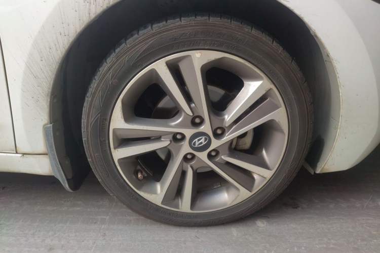 Used Hyundai Elantra (6th Generation / Lingdong) 2016 1.6L Automatic ZhiXuan – Elite Version Right Front Wheel Hub