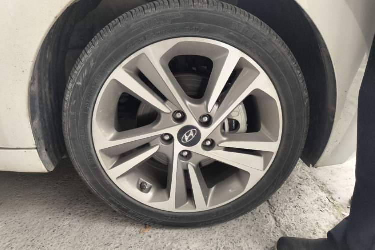 Used Hyundai Elantra (6th Generation / Lingdong) 2016 1.6L Automatic ZhiXuan – Elite Version Right Front Wheel Hub