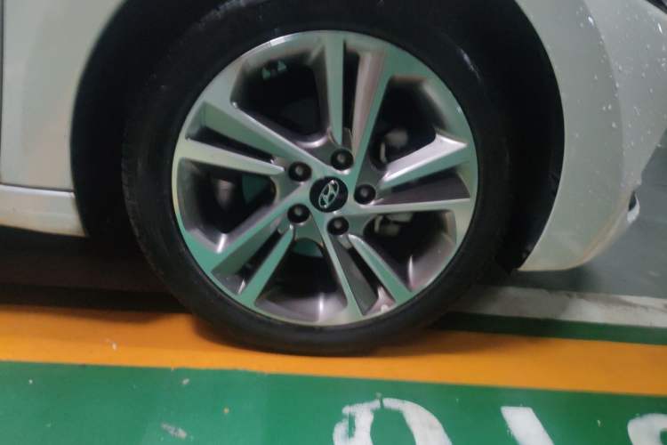 Used Hyundai Elantra (6th Generation / Lingdong) 2016 1.6L Automatic ZhiXuan – Elite Version Right Front Wheel Hub