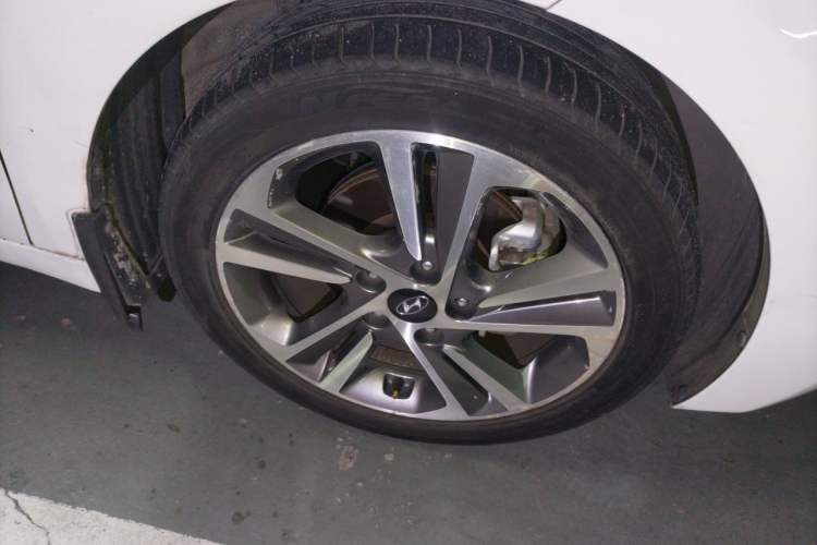 Used Hyundai Elantra (6th Generation / Lingdong) 2016 1.6L Automatic ZhiXuan · Youth Edition Right Front Wheel Hub