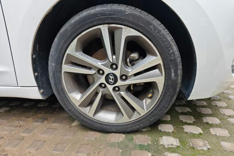 Used Hyundai Elantra (6th Generation / Lingdong) 2016 1.6L Automatic ZhiXuan – Elite Version Right Front Wheel Hub