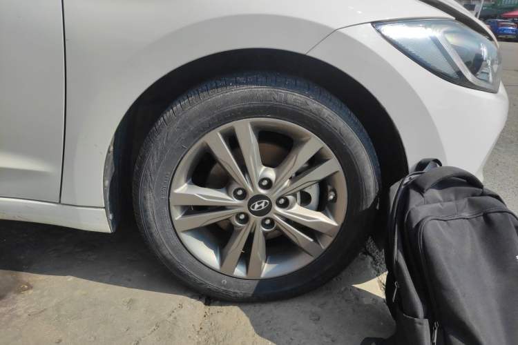 Used Hyundai Elantra (6th Generation / Lingdong) 2016 1.6L Manual ZhiXuan·Youth Edition Right Front Wheel Hub