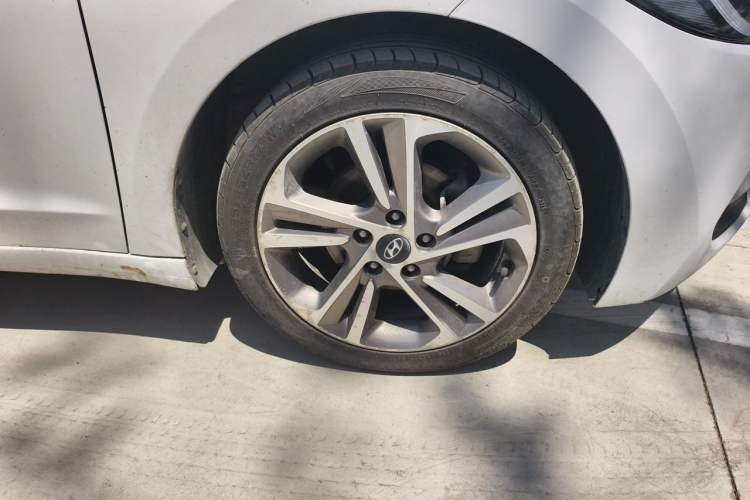 Used Hyundai Elantra (6th Generation / Lingdong) 2016 1.6L Automatic ZhiXuan – Elite Version Right Front Wheel Hub
