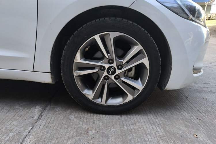 Used Hyundai Elantra (6th Generation / Lingdong) 2016 1.6L Automatic ZhiXuan – Elite Version Right Front Wheel Hub