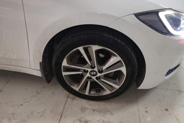 Used Hyundai Elantra (6th Generation / Lingdong) 2016 1.6L Automatic ZhiXuan – Elite Version Right Front Wheel Hub