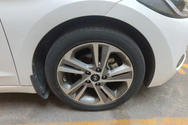 Used Hyundai Elantra (6th Generation / Lingdong) 2016 1.6L Automatic ZhiXuan · Luxury Version Right Front Wheel Hub