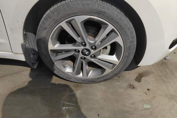 Used Hyundai Elantra (6th Generation / Lingdong) 2016 1.6L Automatic ZhiXuan – Elite Version Right Front Wheel Hub