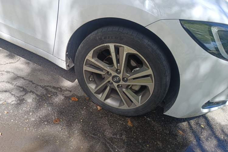 Used Hyundai Elantra (6th Generation / Lingdong) 2016 1.6L Automatic ZhiXuan · Flagship Edition Right Front Wheel Hub