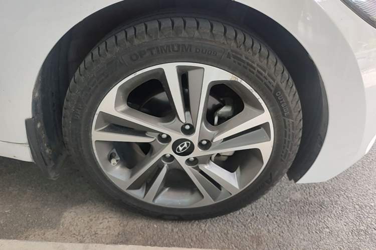 Used Hyundai Elantra (6th Generation / Lingdong) 2016 1.6L Automatic ZhiXuan – Elite Version Right Front Wheel Hub