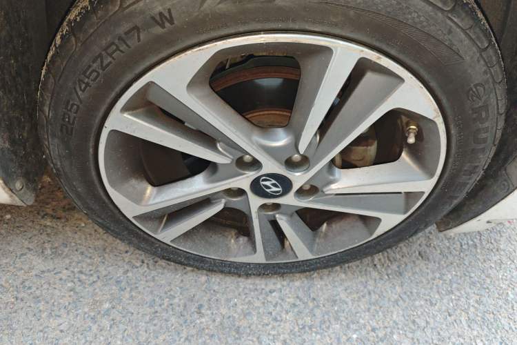 Used Hyundai Elantra (6th Generation / Lingdong) 2016 1.6L Automatic ZhiXuan – Elite Version Right Front Wheel Hub