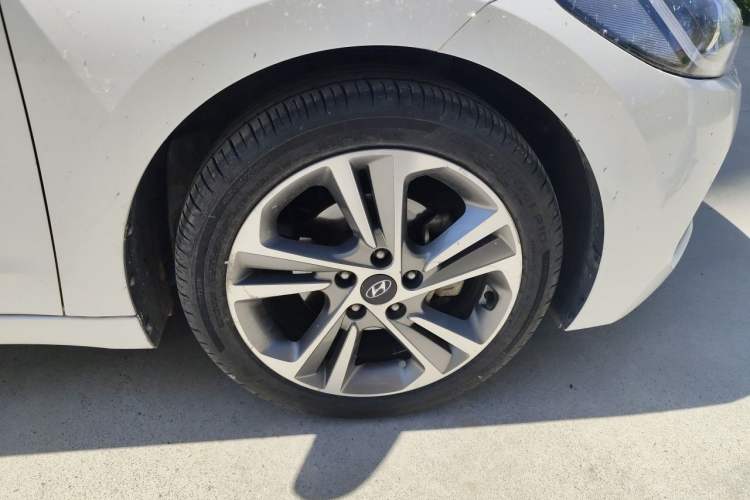 Used Hyundai Elantra (6th Generation / Lingdong) 2016 1.6L Automatic ZhiXuan – Elite Version Right Front Wheel Hub