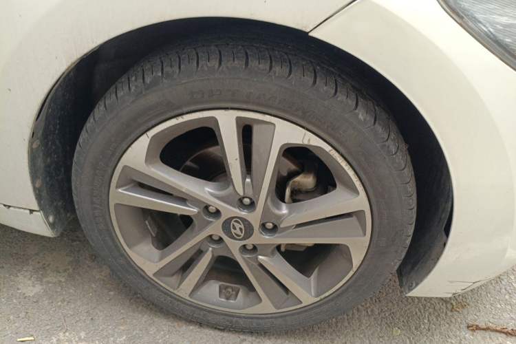 Used Hyundai Elantra (6th Generation / Lingdong) 2016 1.6L Automatic ZhiXuan · Luxury Version Right Front Wheel Hub