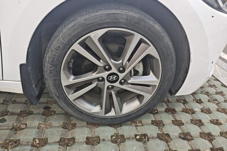 Used Hyundai Elantra (6th Generation / Lingdong) 2016 1.6L Automatic ZhiXuan – Elite Version Right Front Wheel Hub
