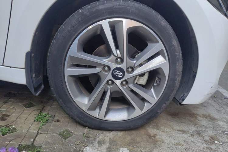 Used Hyundai Elantra (6th Generation / Lingdong) 2016 1.6L Automatic ZhiXuan – Elite Version Right Front Wheel Hub