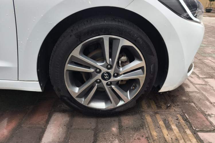 Used Hyundai Elantra (6th Generation / Lingdong) 2016 1.6L Automatic ZhiXuan – Elite Version Right Front Wheel Hub