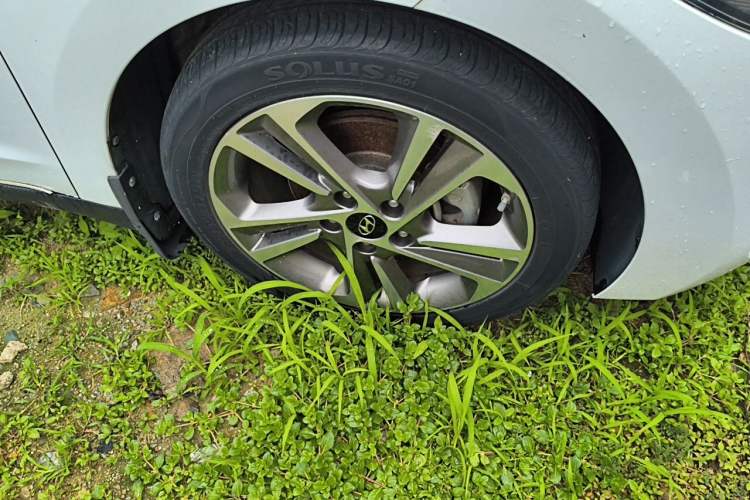 Used Hyundai Elantra (6th Generation / Lingdong) 2016 1.6L Automatic ZhiXuan · Luxury Version Right Front Wheel Hub