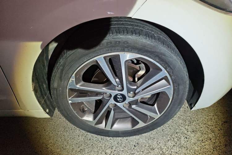 Used Hyundai Elantra (6th Generation / Lingdong) 2016 1.6L Automatic ZhiXuan – Elite Version Right Front Wheel Hub