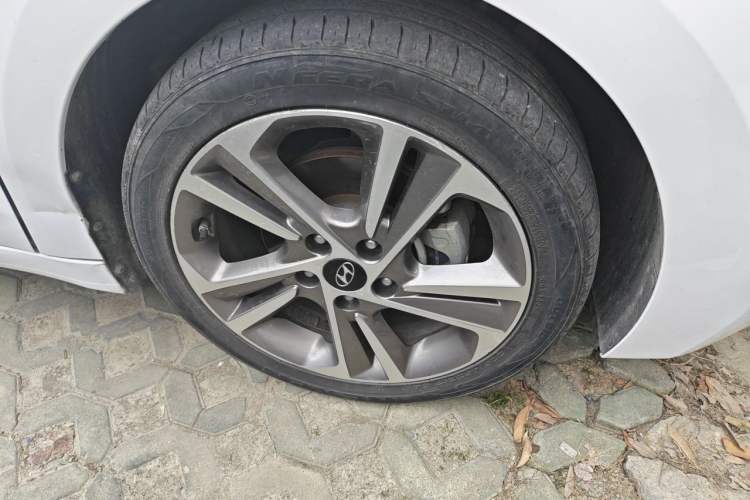 Used Hyundai Elantra (6th Generation / Lingdong) 2016 1.6L Automatic ZhiXuan – Elite Version Right Front Wheel Hub