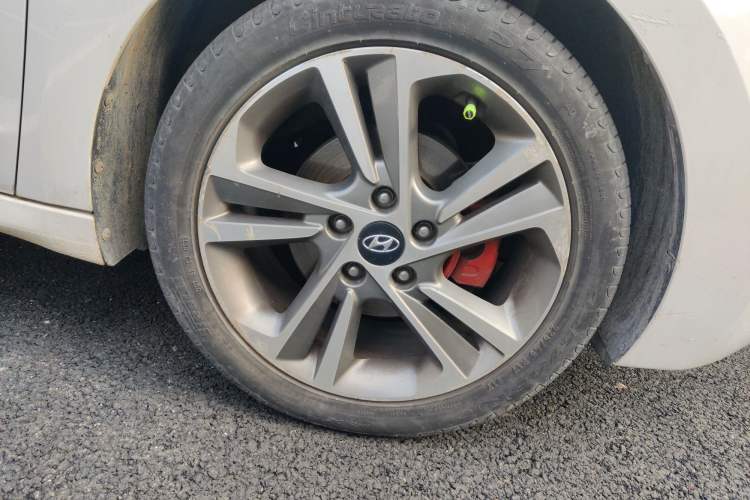 Used Hyundai Elantra (6th Generation / Lingdong) 2016 1.6L Automatic ZhiXuan – Elite Version Right Front Wheel Hub