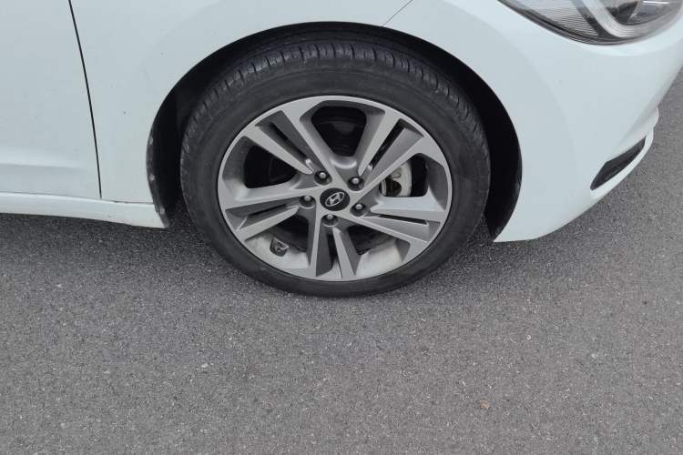 Used Hyundai Elantra (6th Generation / Lingdong) 2016 1.6L Automatic ZhiXuan – Elite Version Right Front Wheel Hub