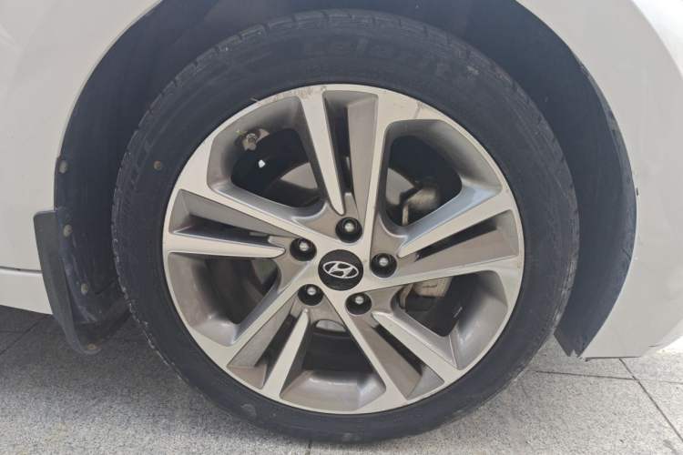 Used Hyundai Elantra (6th Generation / Lingdong) 2016 1.6L Automatic ZhiXuan – Elite Version Right Front Wheel Hub