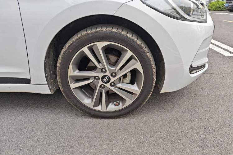 Used Hyundai Elantra (6th Generation / Lingdong) 2016 1.6L Automatic ZhiXuan – Elite Version Right Front Wheel Hub