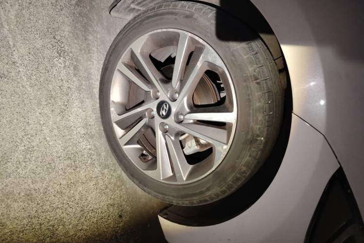 Used Hyundai Elantra (6th Generation / Lingdong) 2016 1.6L Automatic ZhiXuan – Elite Version Right Front Wheel Hub