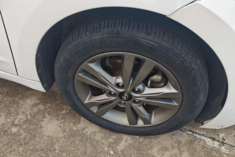 Used Hyundai Elantra (6th Generation / Lingdong) 2016 1.4T Dual-Clutch Xuan Dong · Dynamic Version Right Front Wheel Hub
