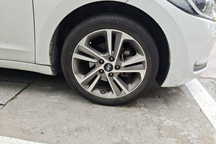 Used Hyundai Elantra (6th Generation / Lingdong) 2016 1.6L Automatic ZhiXuan – Elite Version Right Front Wheel Hub