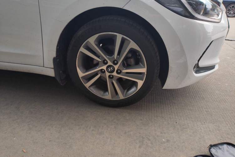 Used Hyundai Elantra (6th Generation / Lingdong) 2016 1.6L Automatic ZhiXuan – Elite Version Right Front Wheel Hub