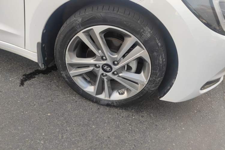 Used Hyundai Elantra (6th Generation / Lingdong) 2016 1.6L Automatic ZhiXuan – Elite Version Right Front Wheel Hub